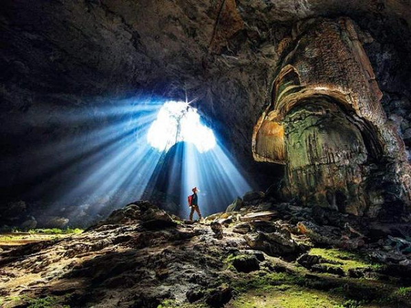 Theo truyền thuyết của người dân địa phương, nơi này chính là dấu chân của người khổng lồ để lại.