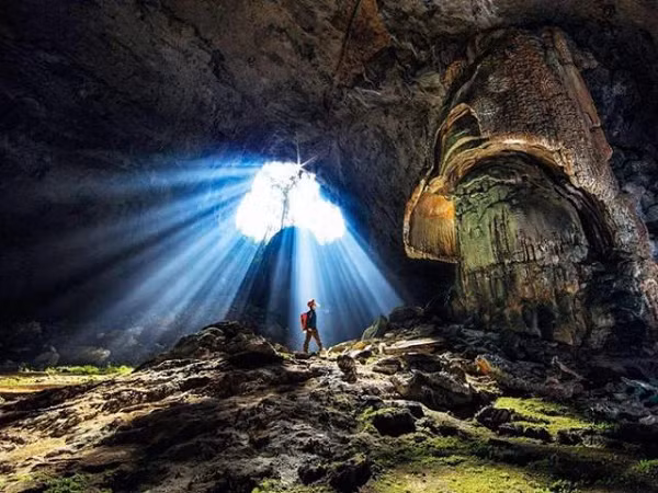 Theo truyền thuyết của người dân địa phương, nơi này chính là dấu chân của người khổng lồ để lại.