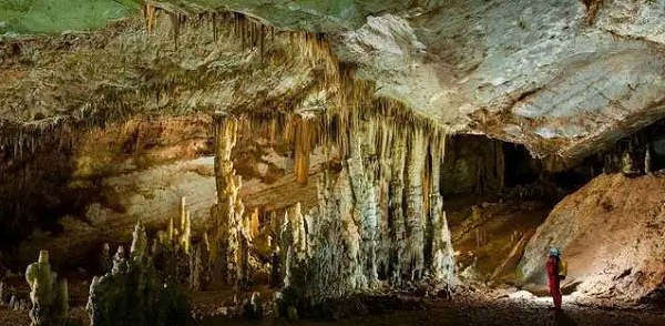 Didonghe Tiankeng đứng thứ 6 trên thế giới, nó có thể chứa được cả một chiếc Boeing 747.