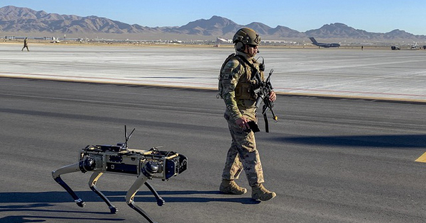 Chó robot có thể thay thế các nhân viên không quân khỏi những nhiệm vụ này và giúp họ linh hoạt hơn để nhanh chóng phản ứng với các trường hợp khẩn cấp đột xuất.