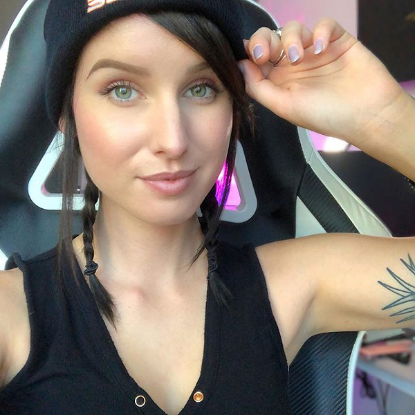 Năm 2017, Sonja giành được kỷ lục Guinness nhờ sở hữu thành tích “Nữ game thủ được theo dõi nhiều nhất trên nền tảngTwitch”.