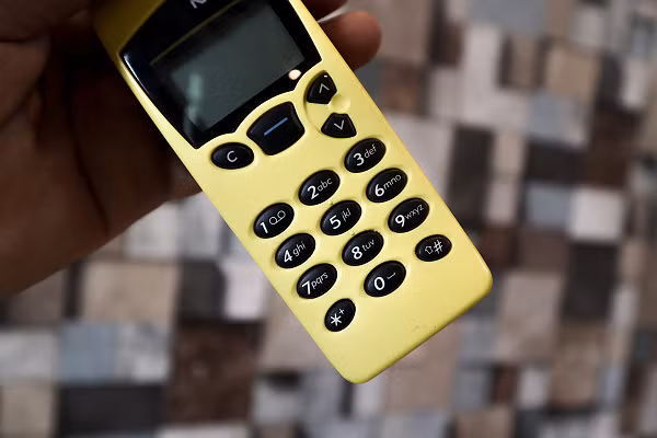 Nokia 5110 là mẫu đã hơn 20 năm tuổi nên rất khó sưu tầm. Tìm được nhiều mẫu có màu sắc, độ nguyên vẹn như bộ sưu tập này lại càng khó.