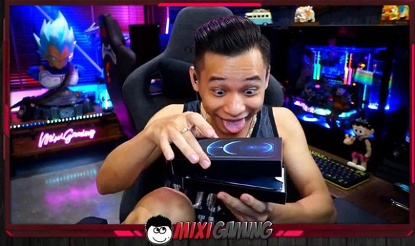 Nó đây rồi!! iPhone 12 ở ngay trước mắt rồi!!