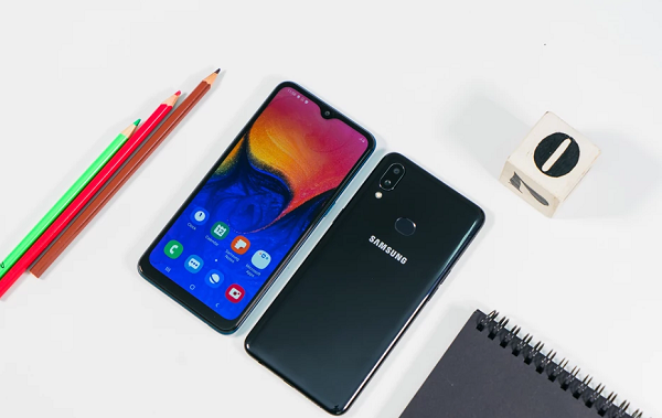 Hiện phiên bản RAM 2GB và bộ nhớ trong 32GB đang được bán với giá 3,99 triệu đồng, mức giá dễ chịu để người dùng có thể dễ dàng sở hữu.