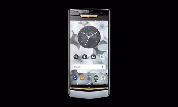 Vertu New Signature Touch phiên bản da bê Sky Blue (441 triệu đồng) Chiếc smartphone này do Vertu sản xuất cũng sở hữu thiết kế rất sang trọng. Signature Touch Sky Blue chạy Android Lollipop 5.1, bộ vi xử lí lõi tứ Qualcomm Snapdragon 810. Máy được trang bị camera sau 21 MP, màn hình 5.2 inch 1080p.