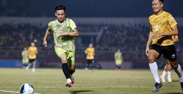 Nam streamer là người có niềm đam mê mãnh liệt với môn thể thao vua nên có thể thấy anh chàng rất hào hứng trước trận đấu.