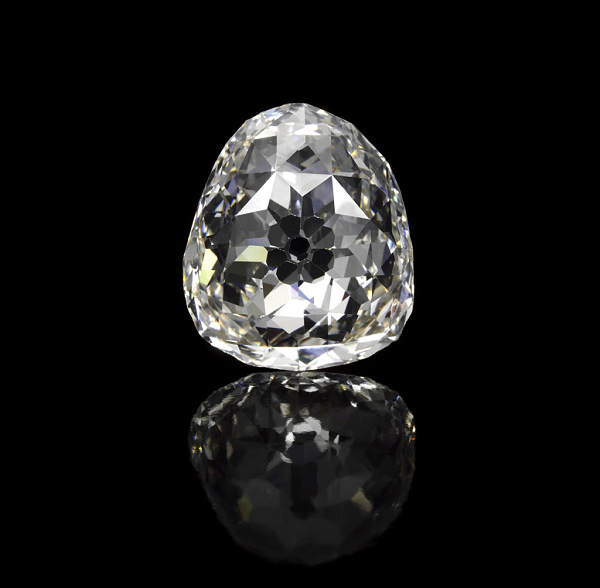 Sancy là viên kim cương nặng 55,23 carat (11,05g), có màu vàng nhạt và là viên kim cương đầu tiên được cắt với các mặt đối xứng. Tuy nhiên đến nay nó vẫn chưa được định giá.