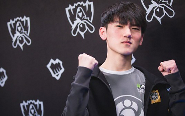 Jackeylove được biết đến là Draven số 1 của Trung Quốc, nhưng vẫn có thể chơi tốt nhiều Xạ thủ khác như Lucian, Caitlyn, Vayne,…