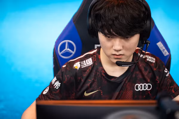 Dù trải qua một năm không mấy khởi sắc về sự nghiệp, nhưng tình cảm mà các fan dành cho anh chàng JackeyLove vẫn khiến cư dân mạng không khỏi bất ngờ.