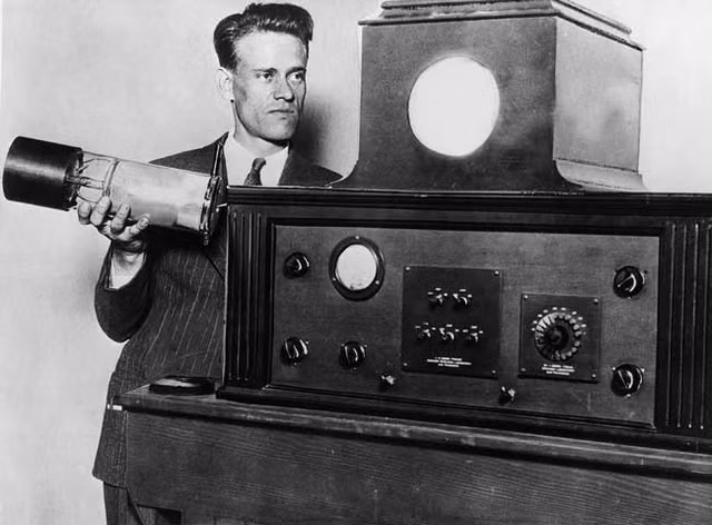 Vô tuyến truyền hình được phát minh bởi Philo Farnsworth (19/8/1906-11/3/1971).