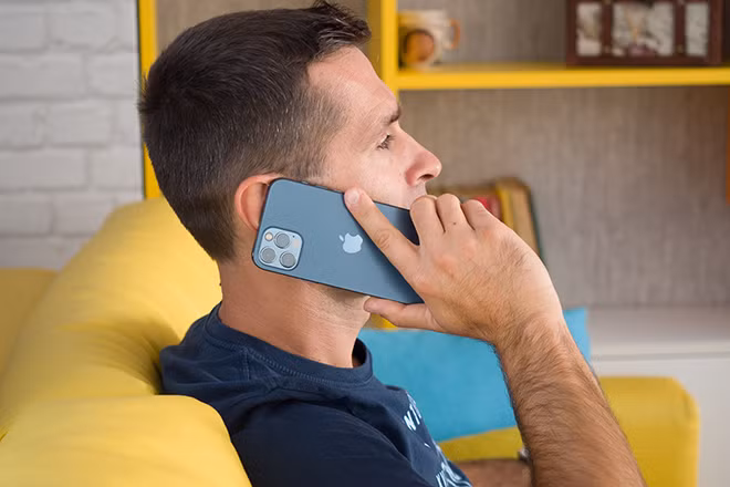 Đặc biệt, màn hình của iPhone 13 sẽ có công nghệ tần số quét 120Hz giúp iPhone có thể tự động thay đổi tần số màn hình tùy thuộc vào nội dung đang hiển thị, nhằm tiết kiệm điện năng tiêu thụ.