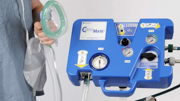 Hỗn hợp các loại khí này khi hít vào sẽ khiến người đeo hô hấp nhanh hơn, trong khi lượng CO2 bù vào có thể đánh lừa cơ thể rằng nó vẫn có đủ CO2, tránh hiện tượng khó chịu hoặc ngất xỉu.