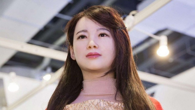 Với vẻ đẹp đậm chất Á Đông và nụ cười, cách nháy máy tự nhiên, nhiều người dùng Internet Trung Quốc gọi Jia Jia bằng biệt danh “thánh nữ robot”.