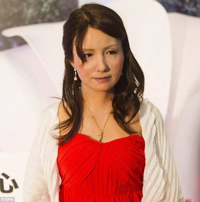 Ở thời điểm năm 2015, Geminoid F thu hút được nhiều sự chú ý nhưng vẫn là một robot chưa quá hoàn thiện. Dù vậy, ông Hiroshi khẳng định nó được trang bị những công cụ cơ bản để thiết lập tương tác giữa con người và robot.