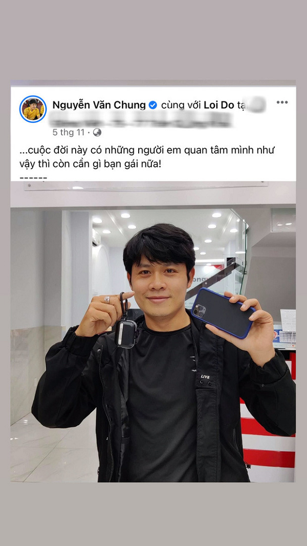 Nhạc sĩ Nguyễn Văn Chung thỏa mong ước khi đã sở hữu được iPhone 12 qua sự trợ giúp của bạn bè.