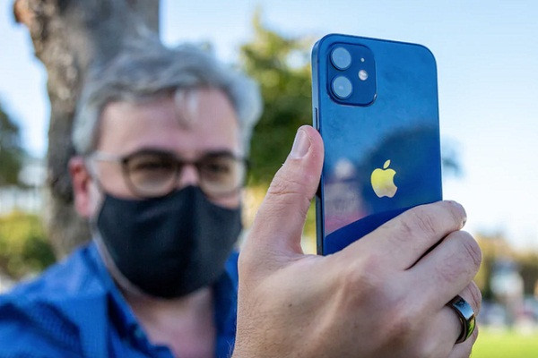 Tuy nhiên tính năng này chỉ hữu dụng với những người khiếm thị nên đa số người dùng không mấy mặn mà trên iPhone 12.