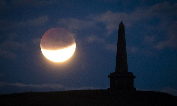 Hiện tượng này còn được gọi là Trăng của thợ săn (Hunter’s Moon), trăng Sồi (Oak Moon),...