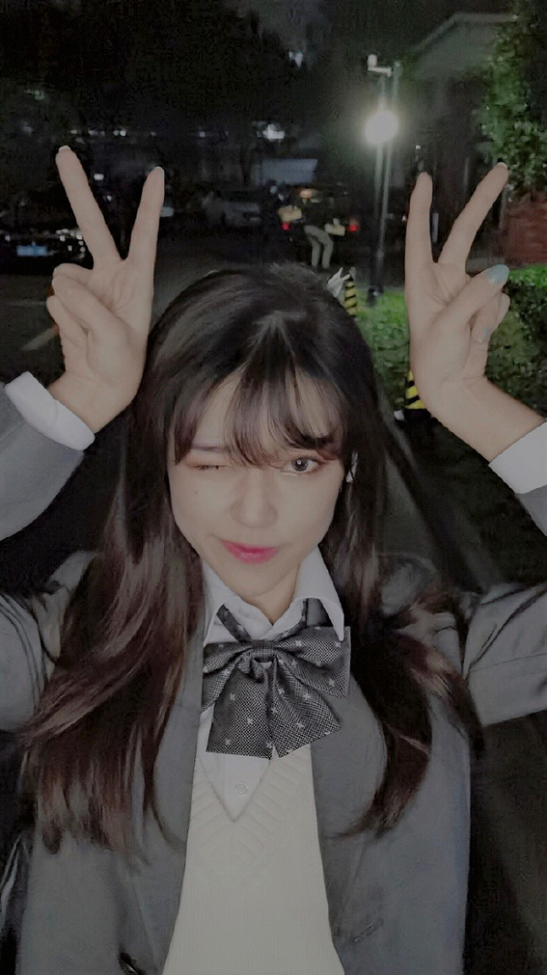 Không phải vì tính cách và giọng điệu của nữ tuyển thủ lúc nói chuyện với mình khác xa khi lên sóng.