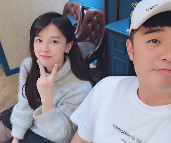 Người hâm mộ này khá "sốc" khi nhận ra cô nàng streamer nổi tiếng ở ngoài lại dịu dàng và trầm tính trái ngược với phong cách "nam tính" có phần cẩu thả thường thấy.