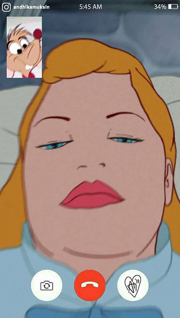 Hình ảnh của Lọ Lem khi quay camera trước lộ cả nọng cằm.