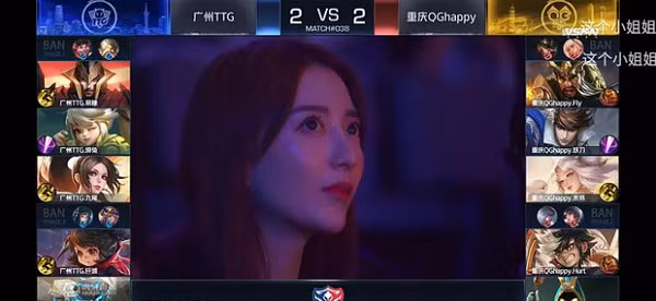 Nhan sắc của cô nàng khiến những ai đang theo dõi game phải mê mẩn dù ở trong điều kiện ánh sáng thấp.