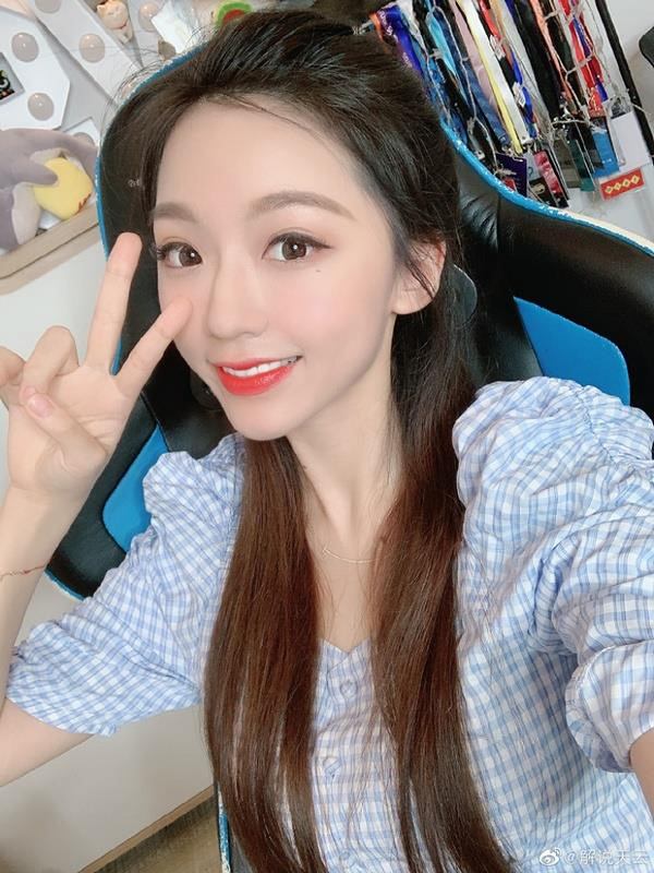 Sau đó, được biết KPL tổ chức tuyển caster, Thiên Vân đã “tranh thủ” đăng ký và nhanh chóng được tuyển chọn.