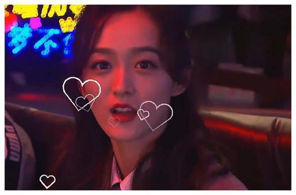 Nhan sắc gây thương nhớ của nữ diễn viên trên khán đài "Liên Quân Mobile gốc".