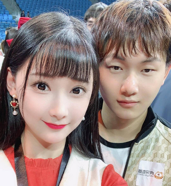 Bên cạnh Hà Hoằng San, còn có sự xuất hiện của Lanlan là bạn gái tuyển thủ VGVD – Fly của đội QGhappy.