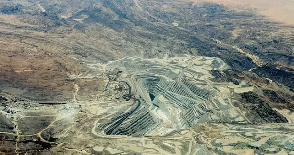Mỏ Uranium Rossing tại Namibia là một trong những khu vực khai thác uranium lớn nhất thế giới. Khung cảnh thiên nhiên tuyệt đẹp tại các quốc gia ít dân