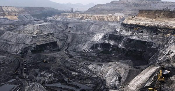 Một mỏ than rộng lớn không thấy điểm dừng tại Ấn Độ.