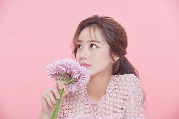 Dù là công việc "việc nhẹ lương cao" nhưng không phải ai cũng sở hữu nhan sắc thoát tục như nữ streamer đình đám này.