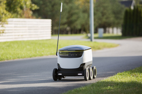 8. Robot giao hàng: Nếu bạn muốn một chiếc bánh hamburger, nhưng không muốn nhảy lên xe để mua nó? Chỉ với một khoản phí giao hàng nhỏ, bạn có thể chọn vị trí chính xác của mình trên một ứng dụng và robot sẽ tự động di chuyển dọc theo các vỉa hè để giao hàng cho bạn.