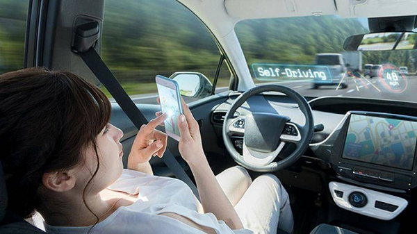 9. Xe tự lái: Những ngày cuối cùng của năm 2019 thì các xe ô tô tự lái đã đi được xuất hiện hàng ngàn dặm trên các tuyến đường công cộng.