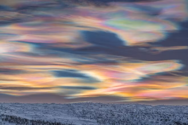 Với những bí ẩn của hệ mặt trời dần dần được hé lộ, thì không có gì ngạc nhiên rằng các nhiếp ảnh gia – từ nghiệp dư đến chuyên nghiệp - đều nhanh chóng bị cuốn hút bởi thể loại này, bởi vì cũng giống như bản thân bầu trời, khả năng sáng tạo trong nhiếp ảnh là vô tận.