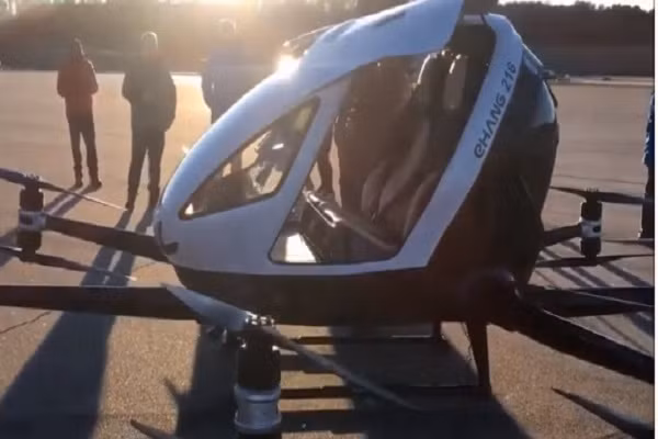 EHang là một trong hàng chục công ty trên thế giới cho rằng xe bay sẽ trở thành phương tiện di chuyển khả thi ở khu vực thành thị trong tương lai.