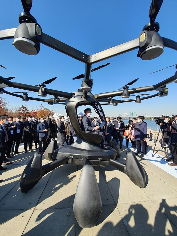 Việc thử nghiệm taxi bay nhằm giảm bớt tình trạng tắc nghẽn giao thông đường bộ và tạo ra một động cơ tăng trưởng kinh tế trong tương lai.