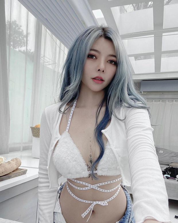 Lối nói chuyện lạnh lùng, nghiêm túc nhưng vẫn rất cuốn hút của Ohsusu giúp cô nàng được săn đón trong từng khung giờ stream.