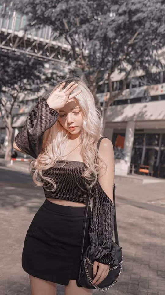 Ngoài công việc streamer game, Ohsusu còn làm các Vlog hài hước troll em gái mình cũng như thực hiện các thử thách từ fan.