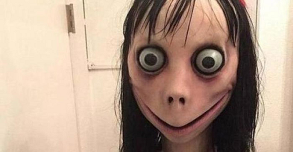 Theo đó, tối ngày 21/11, cháu L. vào nhà vệ sinh để đi tắm. Lâu không thấy con ra, mẹ L. gọi cửa nhưng không thấy con trả lời. Dự tính có điều chẳng lành nên người mẹ nhờ người phá cửa nhà vệ sinh thi thấy cháu L. treo lơ lửng ở sát tường.