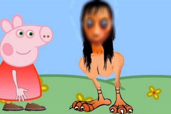 Hình tượng Momo là khuôn mặt của một người phụ nữ tóc đen dài, vầng trán nhô cao, hai mắt to tròn và lồi, khuôn miệng nhọn và rộng bất thường rất kinh dị khiến ai nhìn cũng ghê sợ.