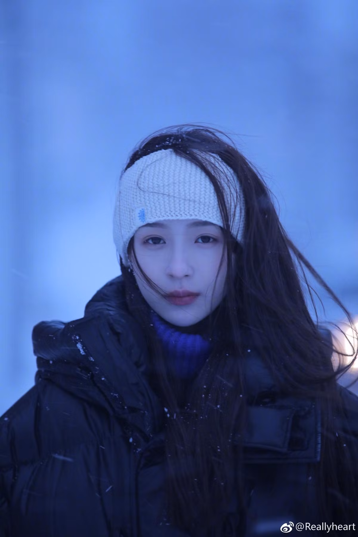 Ngoài ra, cô còn có giọng hát ngọt ngào và cảm động. Trên trang cá nhân, Chloe thường đăng video cover các ca khúc nổi tiếng của Châu Kiệt Luân hay Faye Wong theo phong cách riêng của mình. Từ đó, các fan ưu ái sử dụng tên Faye Wong làm nickname cho hot girl sinh năm 1995.