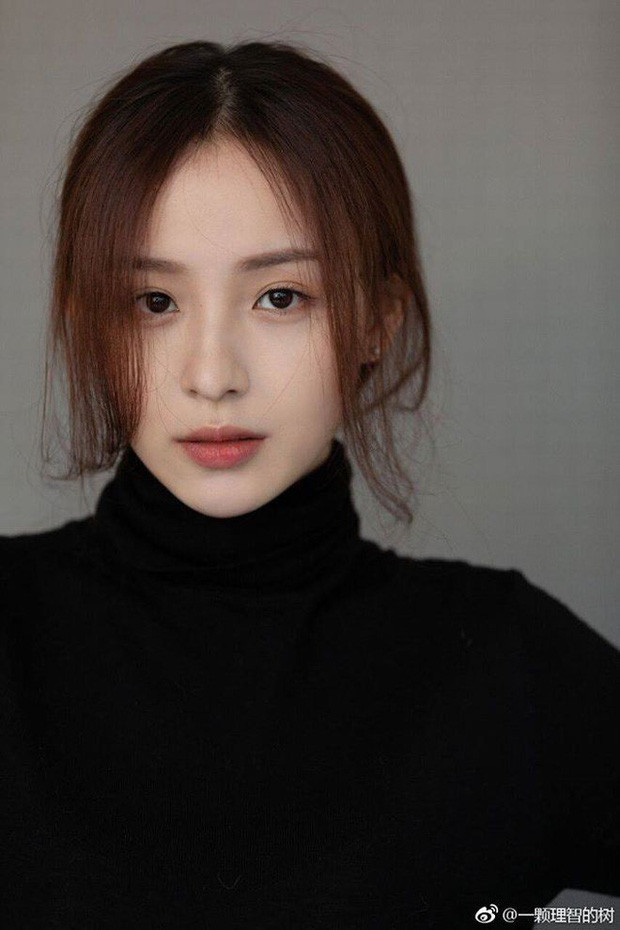 Nhan sắc chân thực hoàn mĩ từng đường nét của nữ streamer khiến các fan xao xuyến.