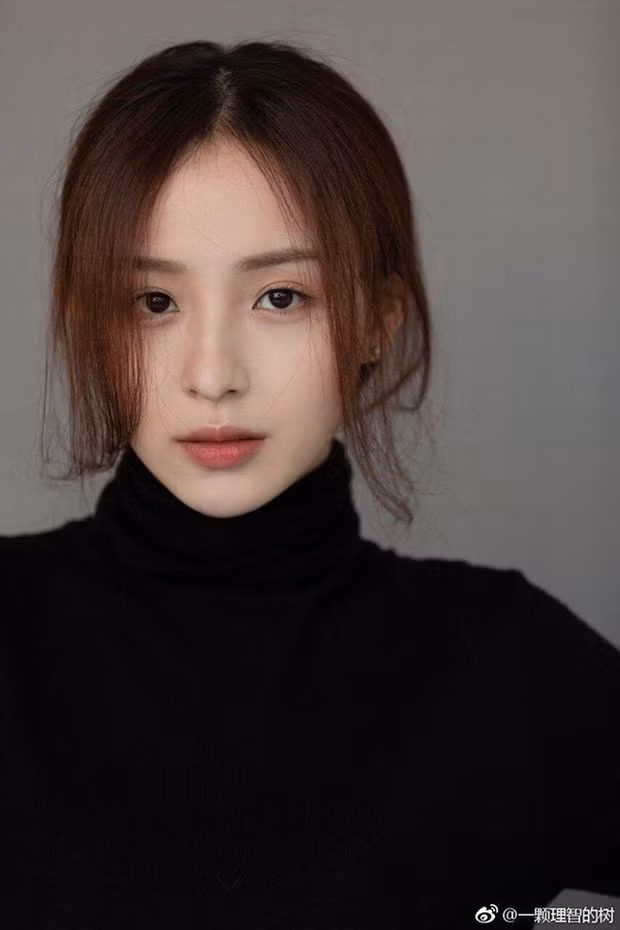 Nhan sắc chân thực hoàn mĩ từng đường nét của nữ streamer khiến các fan xao xuyến.