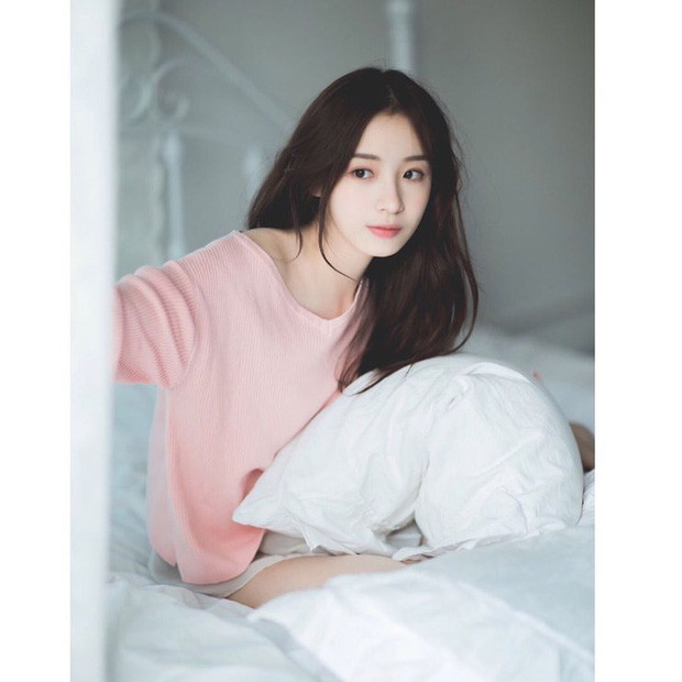 Nhưng không vì khó khăn mà Chloe ngừng theo đuổi âm nhạc, cô vẫn tiếp tục cho ra mắt nhiều bản cover mới. Sự ủng hộ từ fan cùng những dòng comment tích cực là động lực giúp cô gái 25 tuổi tiếp tục niềm đam mê của mình.