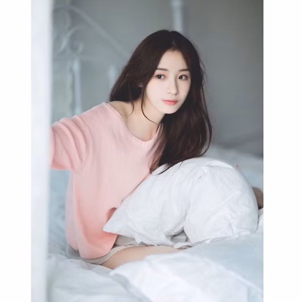 Nhưng không vì khó khăn mà Chloe ngừng theo đuổi âm nhạc, cô vẫn tiếp tục cho ra mắt nhiều bản cover mới. Sự ủng hộ từ fan cùng những dòng comment tích cực là động lực giúp cô gái 25 tuổi tiếp tục niềm đam mê của mình.