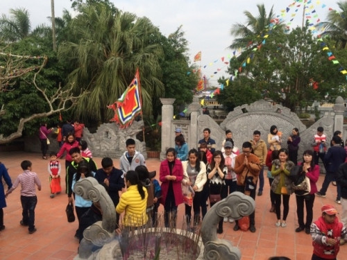 Ngày đầu năm, hàng vạn người hướng về cầu tài, danh vọng...thăng tiến