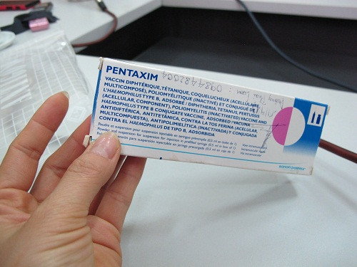 Gan 11.000 lieu vacxin 5 trong 1 het sach sau vai phut-Hinh-2