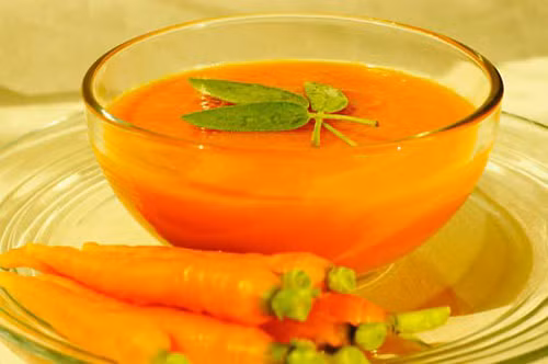 Súp củ cải đường và cà rốt kết hợp với nhau không chỉ tạo thành món súp giàu dinh dưỡng mà còn có công dụng ngăn ngừa ung thư.