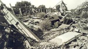 Trong khi đó, vài ngư dân ở vùng Bắc Đới Hà kinh ngạc khi nhìn thấy các tảng đá ngầm vốn cao hơn so với mặt biển nhưng lại bị nước biển nhấn chìm. Trong khi đó, vài ngư dân ở vùng Bắc Đới Hà kinh ngạc khi nhìn thấy các tảng đá ngầm vốn cao hơn so với mặt biển nhưng lại bị nước biển nhấn chìm.