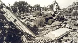 Trong khi đó, vài ngư dân ở vùng Bắc Đới Hà kinh ngạc khi nhìn thấy các tảng đá ngầm vốn cao hơn so với mặt biển nhưng lại bị nước biển nhấn chìm. Trong khi đó, vài ngư dân ở vùng Bắc Đới Hà kinh ngạc khi nhìn thấy các tảng đá ngầm vốn cao hơn so với mặt biển nhưng lại bị nước biển nhấn chìm.